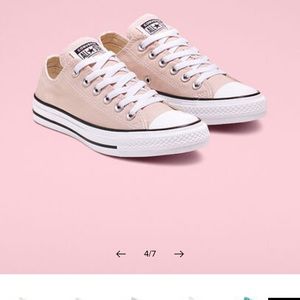BRAND NEW IN BOX💝converse all stars women’s 8